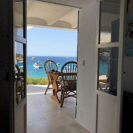 Hebergement Front De Mer Apartment Sant Elm Bagian luar foto